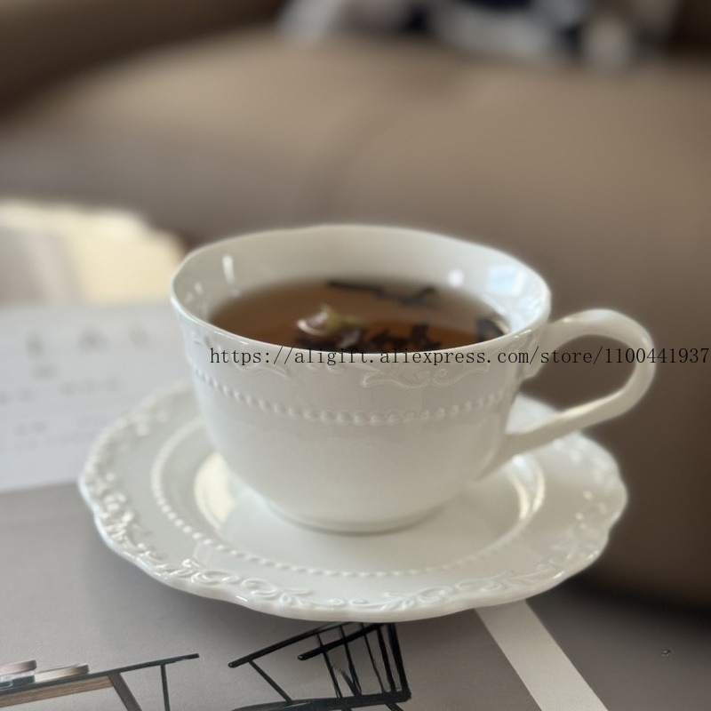 Xbloom Coffee Tea - フレンチライト高級エンボス花柄コーヒーカップとプレートセット絶妙なアフタヌーンティーセラミックカップ